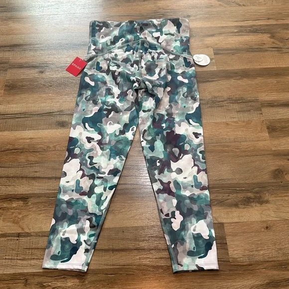 SPANX BOTTY BOOST ACTIVE 7/8 LEGGINGS WOMEN Sz MD CAMOUFLAGE NEW - Picture 2 of 12